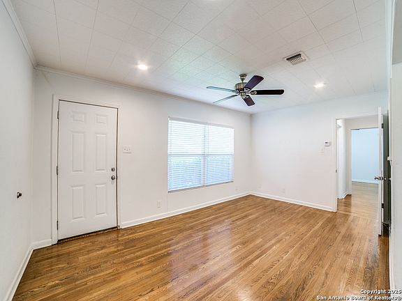 4th image of 130 Vaughan Pl