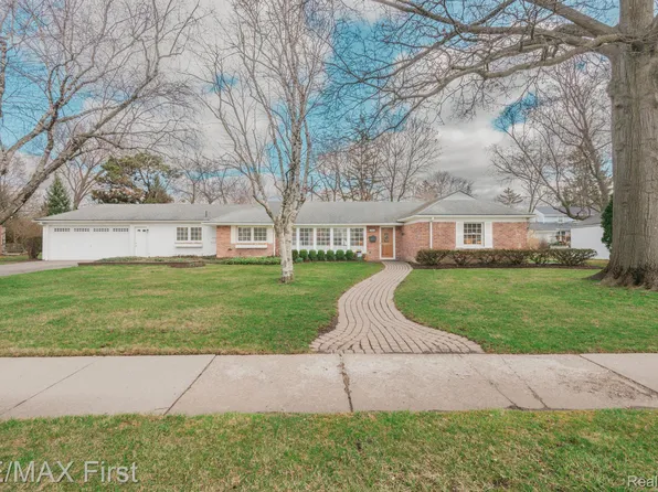18420 Bedford St, Beverly Hills, MI 48025