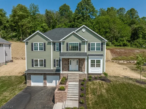 26 Mountain View Rd, Lopatcong Twp., NJ 08865