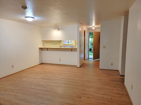 3rd image of 7404 W Lake Samm Py NE