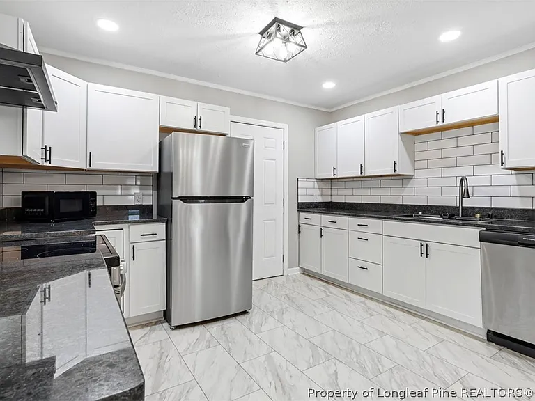 804 Rodie Ave — Photo 4