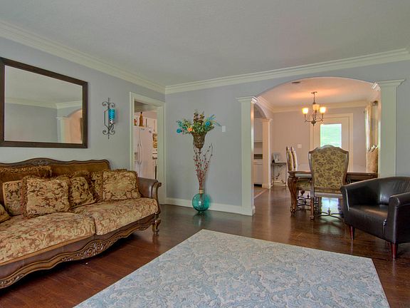 5th image of 306 Westbury Dr