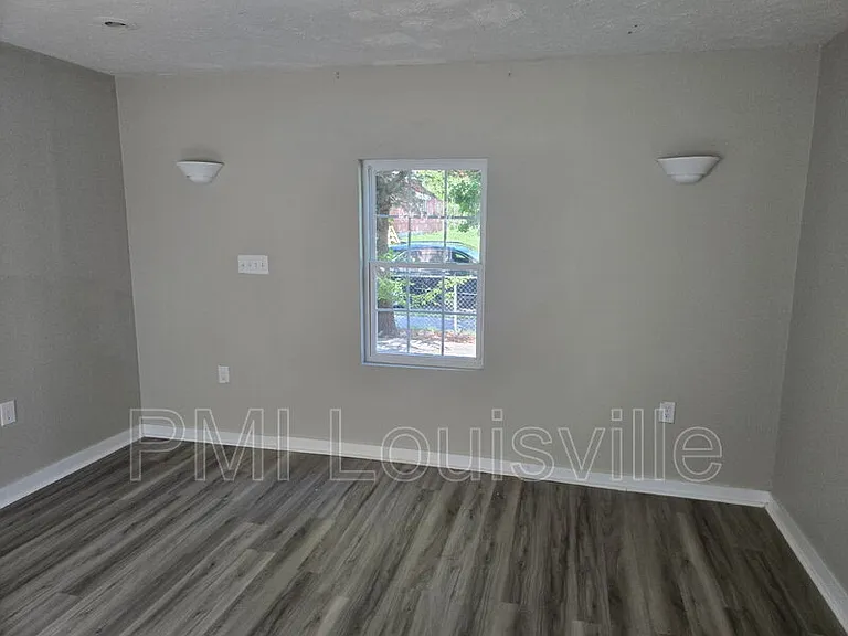 451 N 25th St — Photo 5