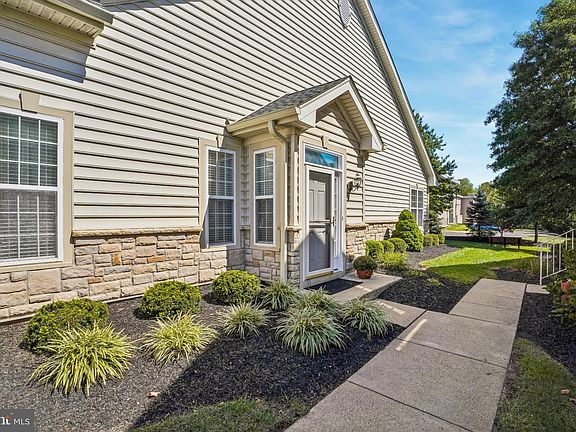 3rd image of 806 Devonshire Ct #59