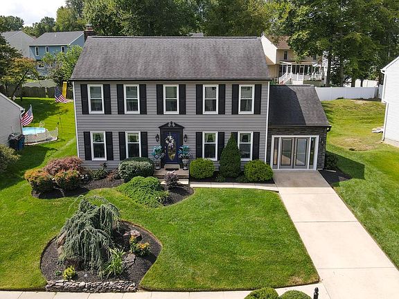 2nd image of 12 Gloucester Ct