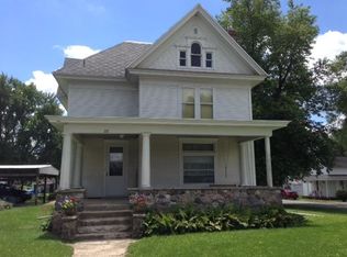 28 W 3rd St, Otterbein, IN 47970