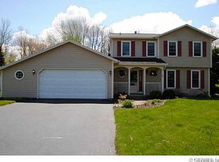 71 Renaissance Dr, Rochester, NY 14626