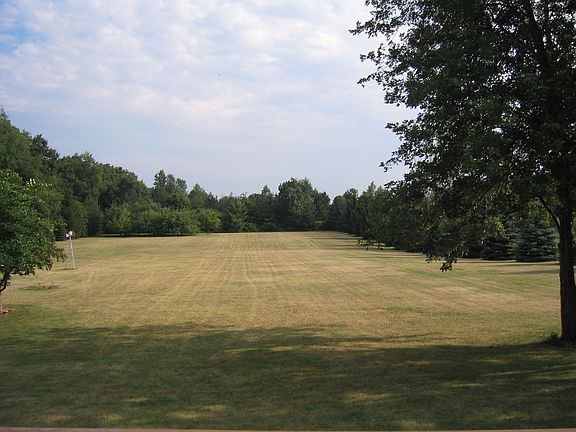 3 tree lined acres w/deer