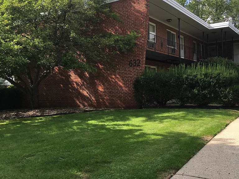 644 E North Broadway St — Photo 3