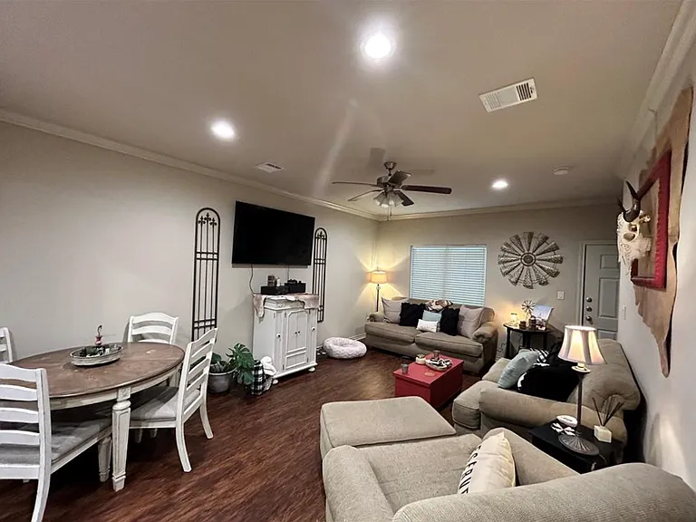98 Forest Dr — Photo 3