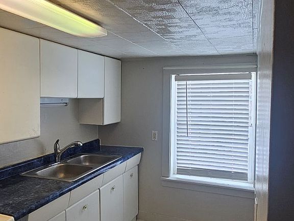 3rd image of 611 Liberty Dr #2