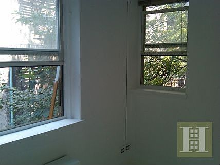4th image of 51 E 73rd St Ste 2B