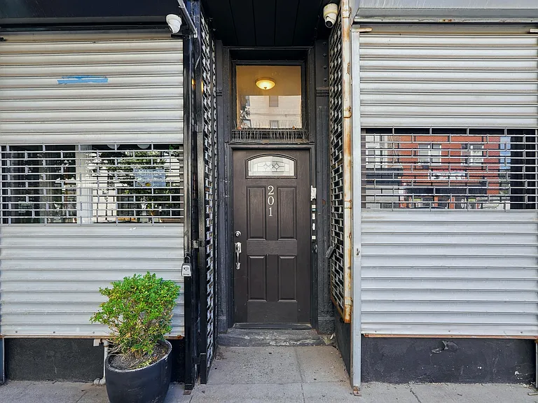 201-203 Monticello Ave #1 — Photo 8