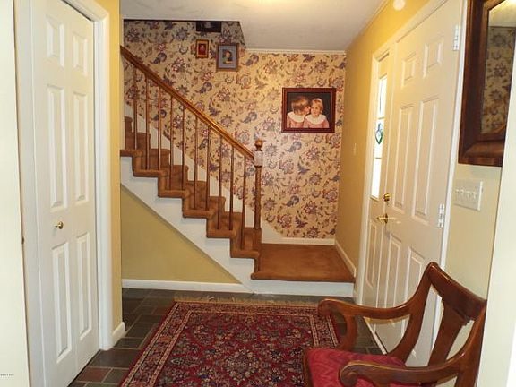 2nd image of 108 S Lark Ln