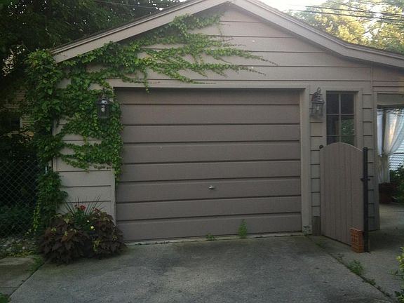 Large1 car garage with opener, attached covered patio (inside yard)