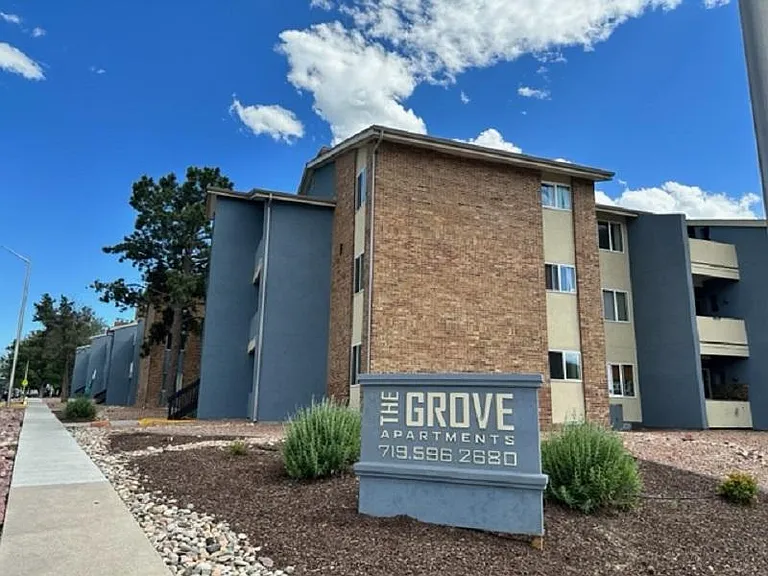 The Grove Apartments — Photo 21