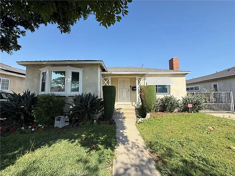 1036 S Hidalgo Ave — Photo 1