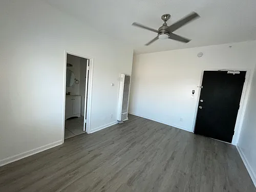 Floor plan 305