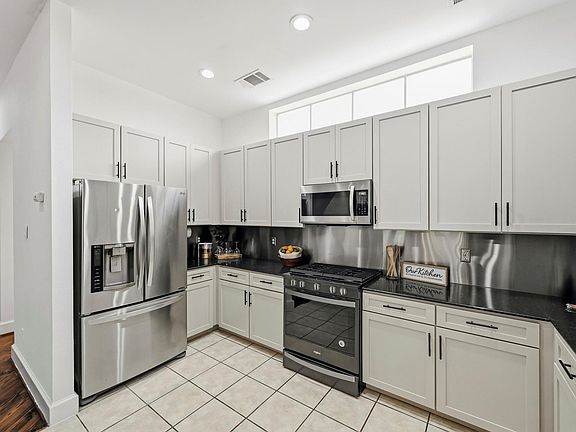 4th image of 2602 Washington Ave APT C