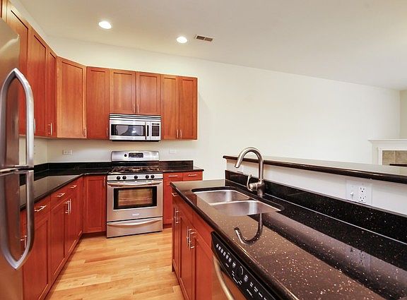 3rd image of 6015 N Mozart St APT 301