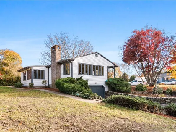 5 Terry Ave, Swansea, MA 02777