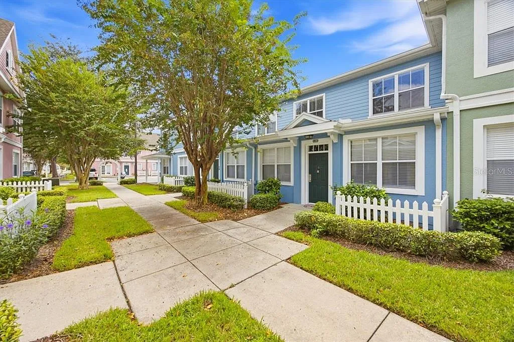 3 bed, 2.0 bath, 1296 sqft, $1,599 — Photo 1