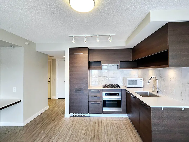 570 Emerson St #301 — Photo 5