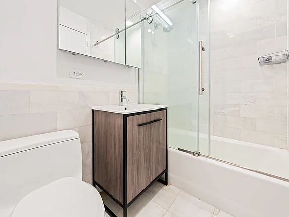 5th image of 49 E 34th St #3B