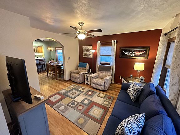 4th image of 707 Nicolet Blvd