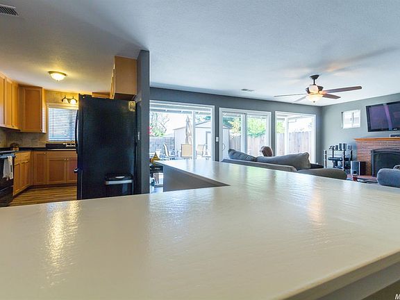 3rd image of 1613 Ashwood Dr