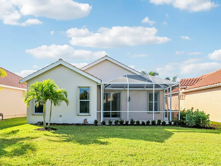 726 SW Aruba Bay — Photo 32