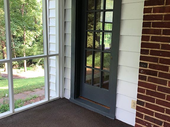 3rd image of 1605 Somerset Dr