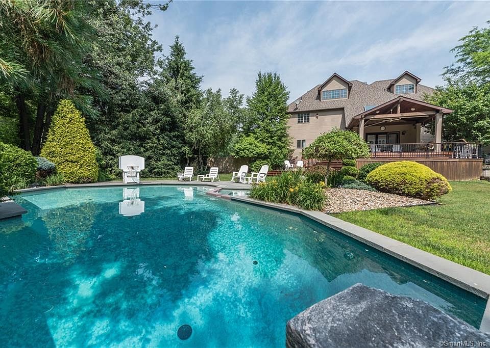 1st image of 47 Cambridge Dr
