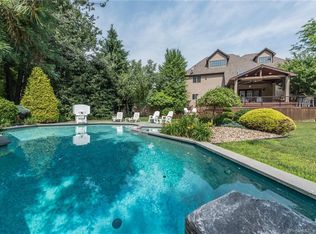47 Cambridge Dr, South Windsor, CT 06074