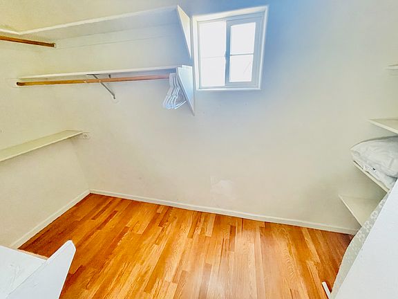 2nd image of 3495 Niblick Dr