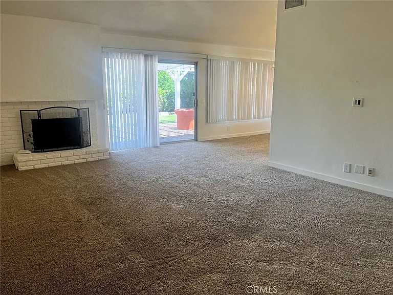 2045 Chevy Chase Dr — Photo 6