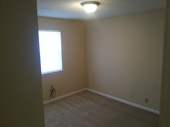 3rd image of 300 Catherine Dr