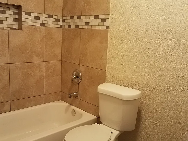 418 E Highland Blvd #B — Photo 12