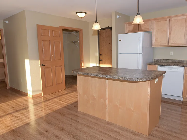 Bottineau Ridge Apartments — Photo 33