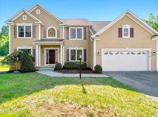 26 Walden Cir, Saratoga Springs, NY 12866