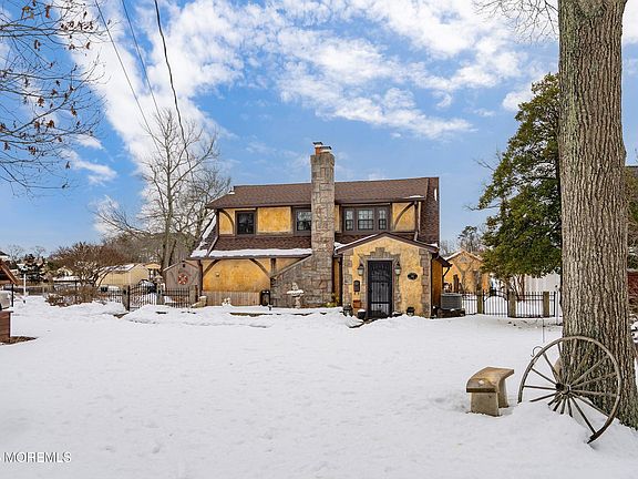 3rd image of 515 Carroll Fox Road