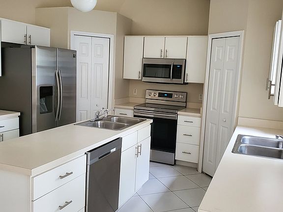 4th image of 2424 Belen Dr