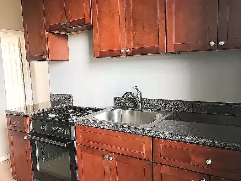 1060 Hancock St #5 — Photo 1