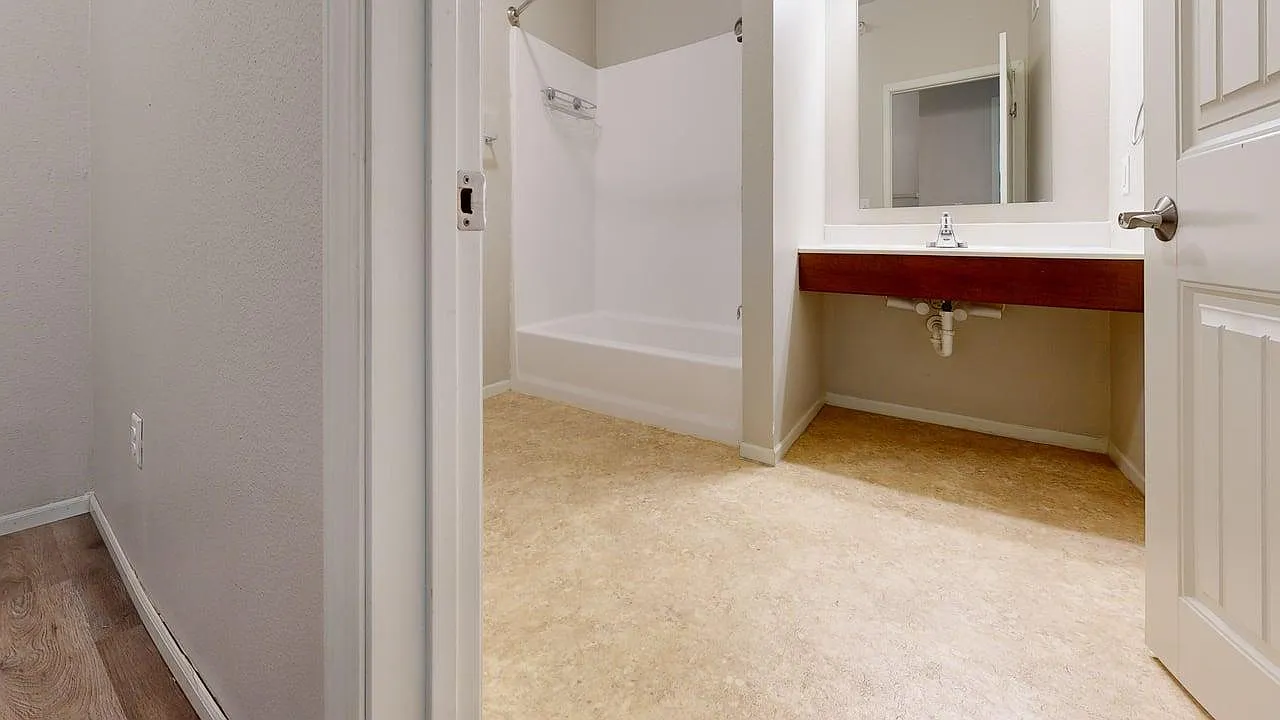 Eagle Crest Apartments — Photo 3