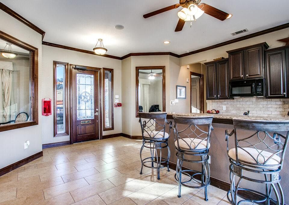 Bella Vita Apartment Rentals - Waxahachie, TX | Zillow