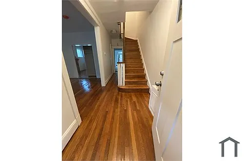 5208 Dix St NE Photo 1