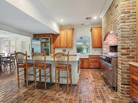 4th image of 5471 N College Hill Dr