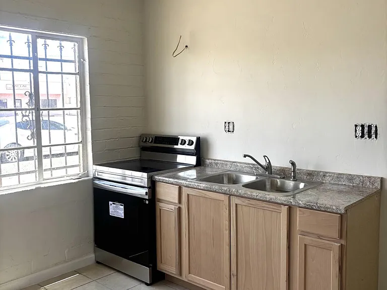 1341 N F Ave — Photo 3