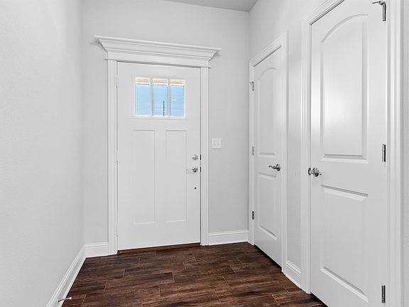 4th image of 441 Linda Ln