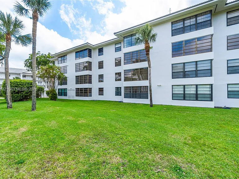 3650 Whitehall Dr #305 — Photo 29